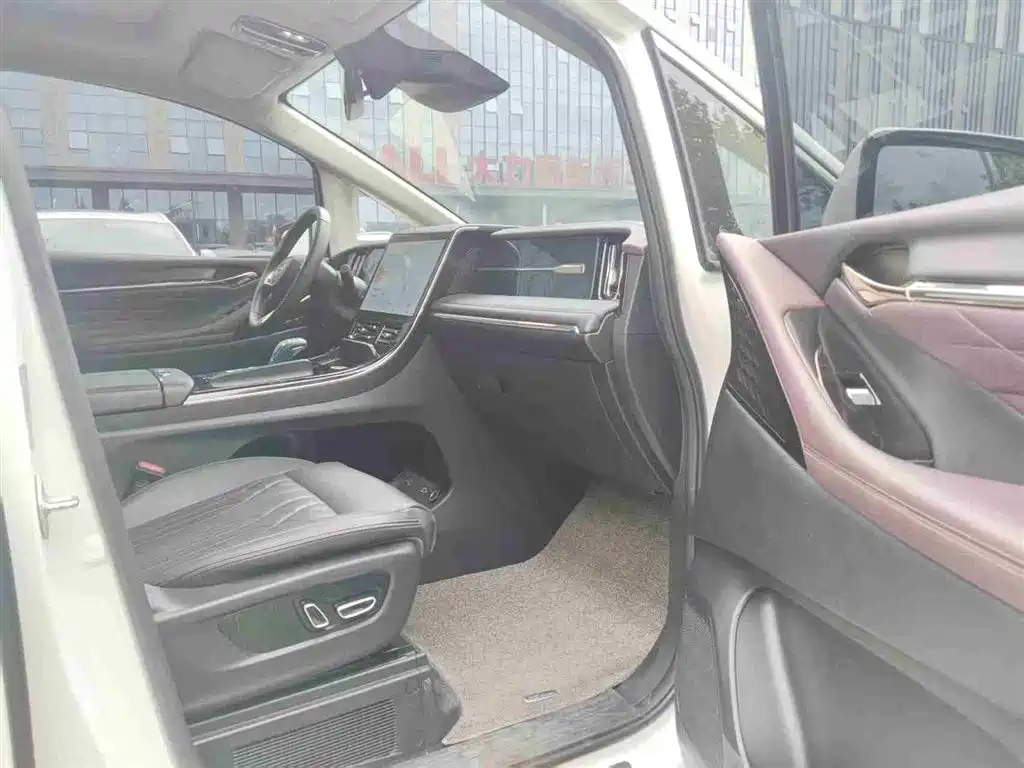 GAC Motor Trumpchi M8 2023 — фото 4