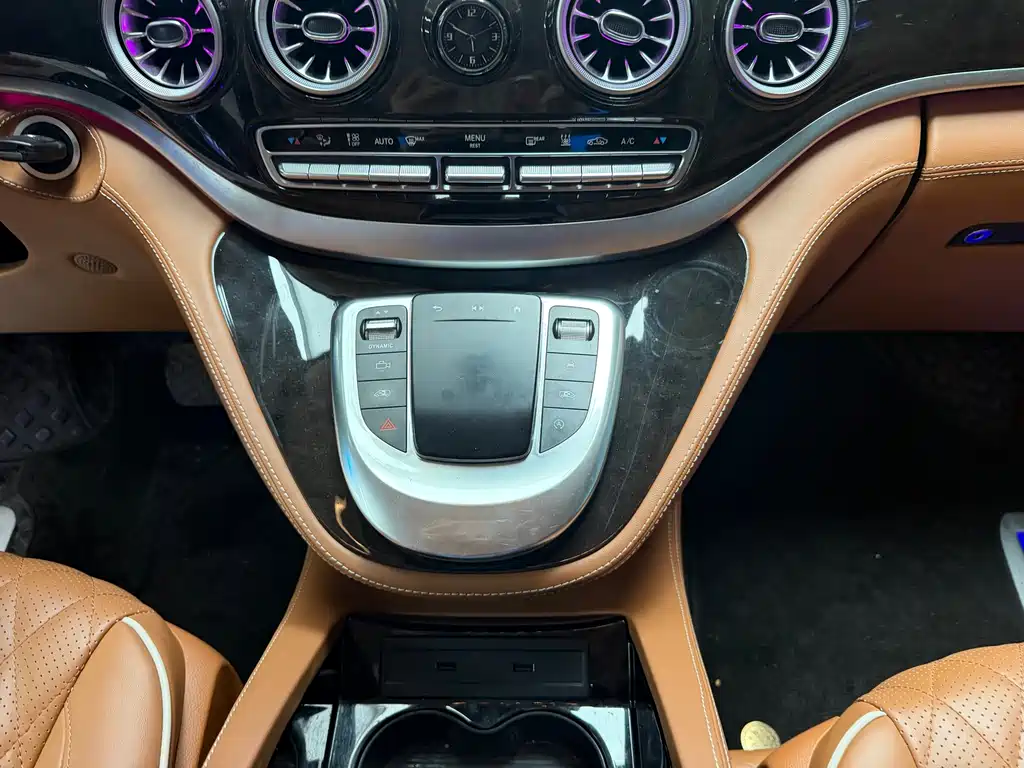 Mercedes-Benz Vito 2022 — фото 11