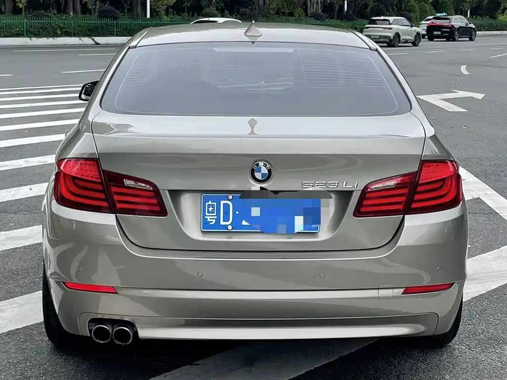 BMW 5 Series 2011 — фото 9