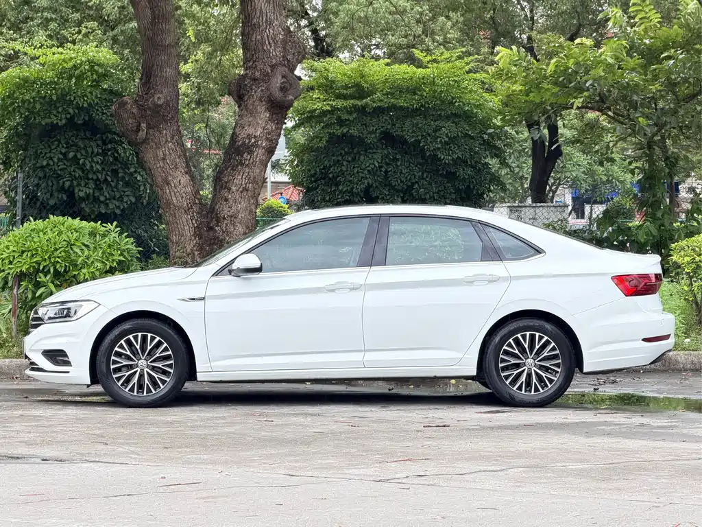 Volkswagen Sagitar 2020