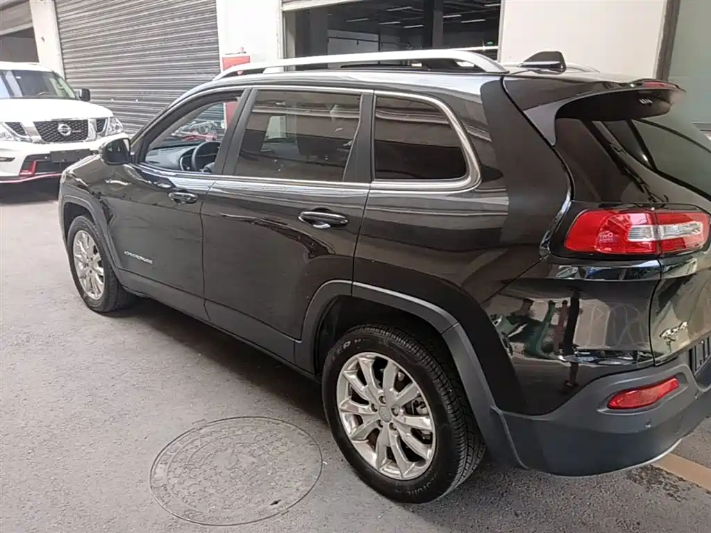 Jeep Cherokee 2015 — фото 5