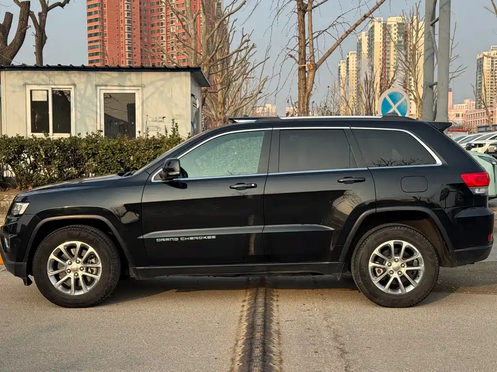Jeep Grand Cherokee 2013 — фото 3