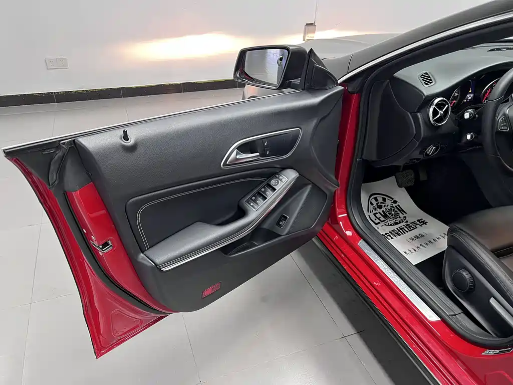 Mercedes-Benz CLA 2018 — фото 31