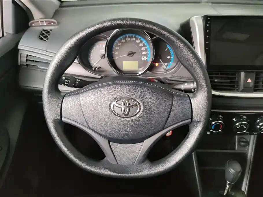 Toyota Yaris L 2018 — фото 15