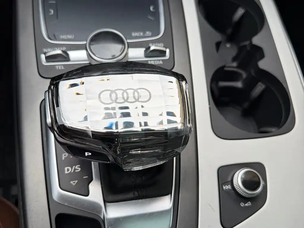 Audi Q7 2018 — фото 15