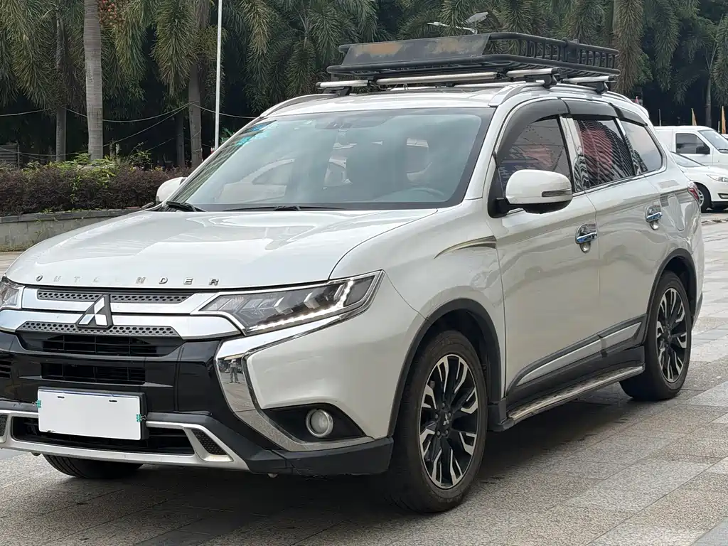 Mitsubishi Outlander 2019 — фото 1
