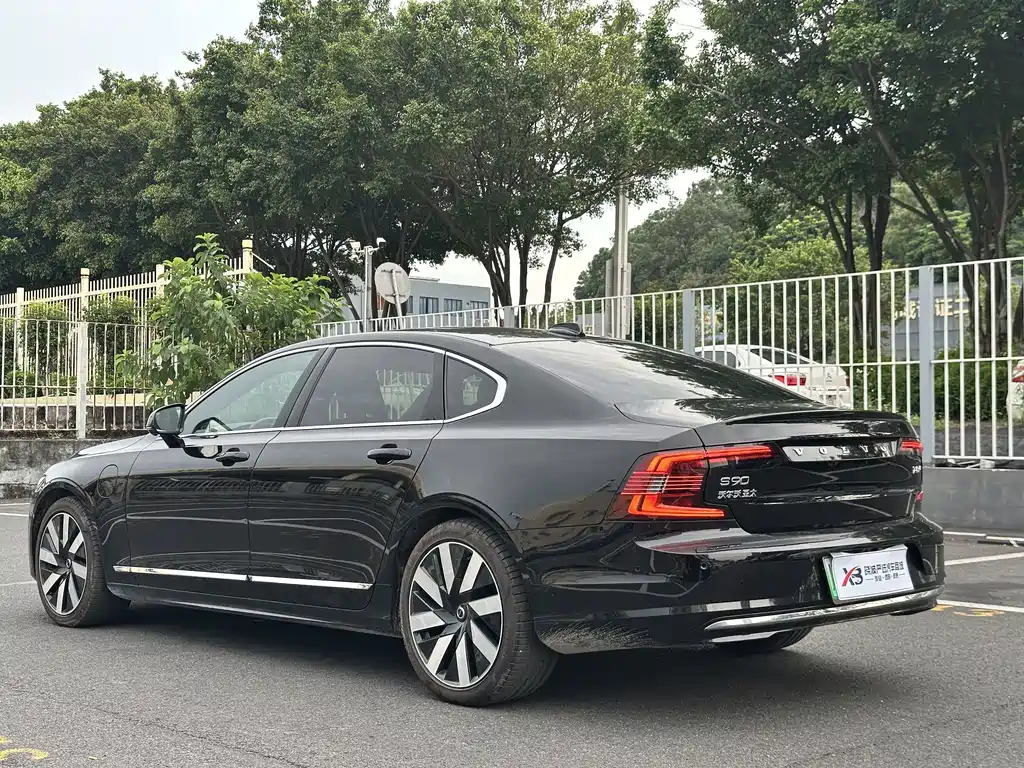 Volvo S90 Plug-In Hybrid 2024 — фото 7