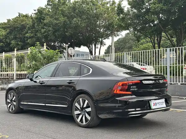 Volvo S90 Plug-In Hybrid 2024