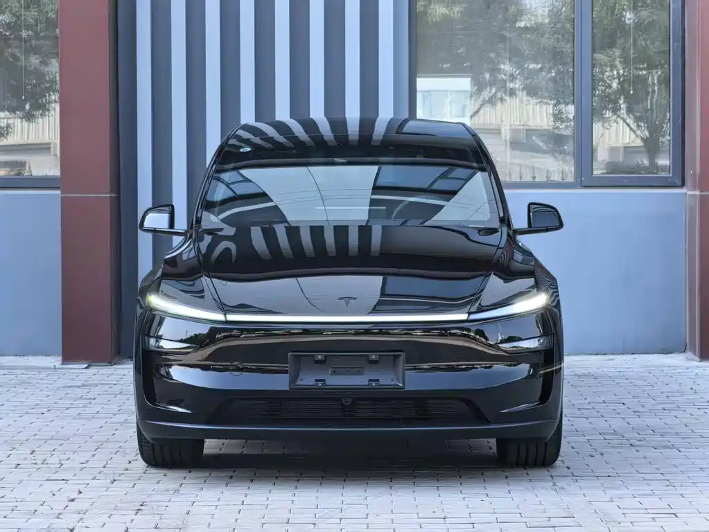 Tesla Model Y L 2026 — фото 1