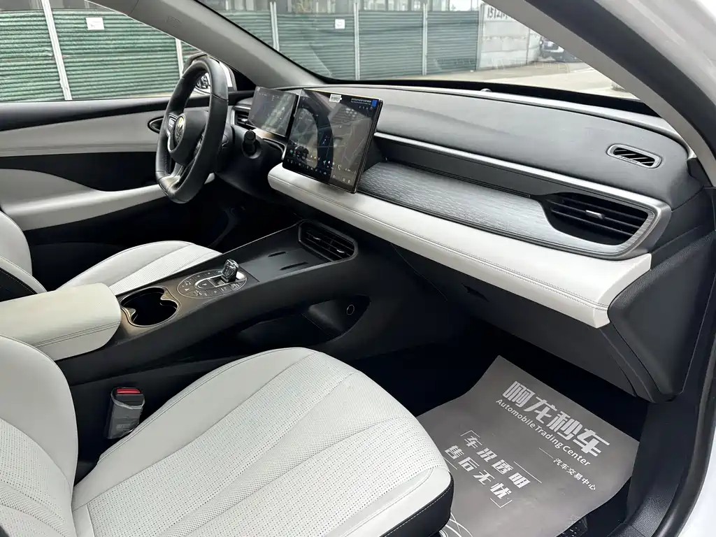 BYD Seal 05 DM-i 2025 — фото 22