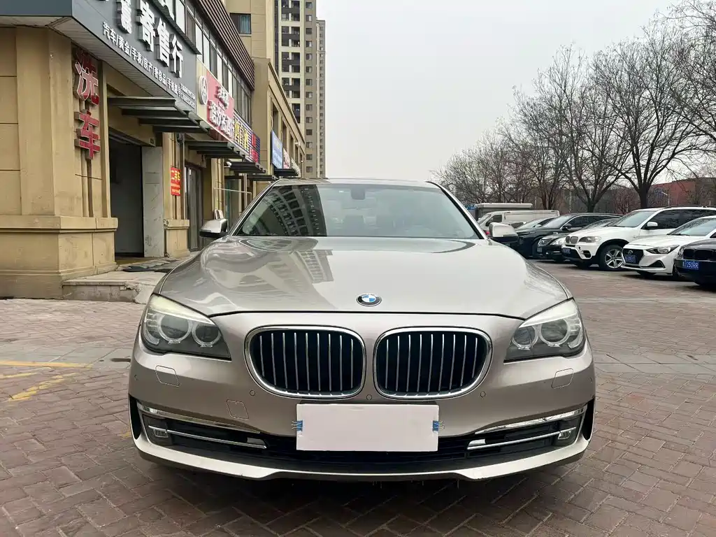 BMW 7 Series 2015 — фото 2