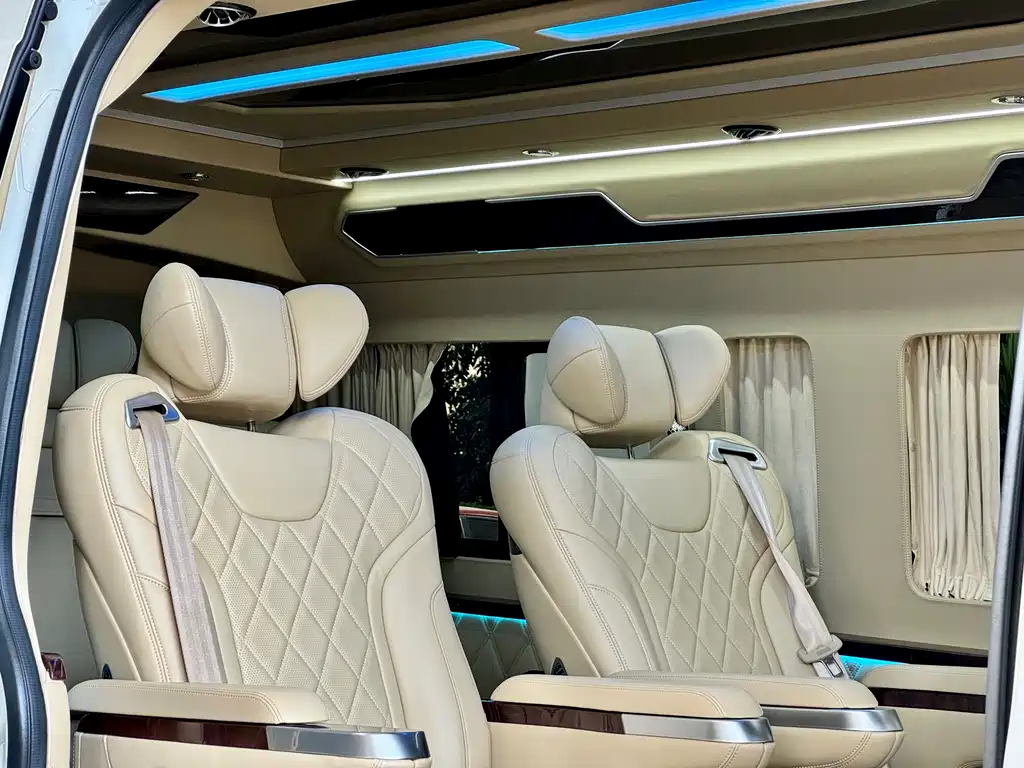 Toyota Hiace 2022 — фото 9