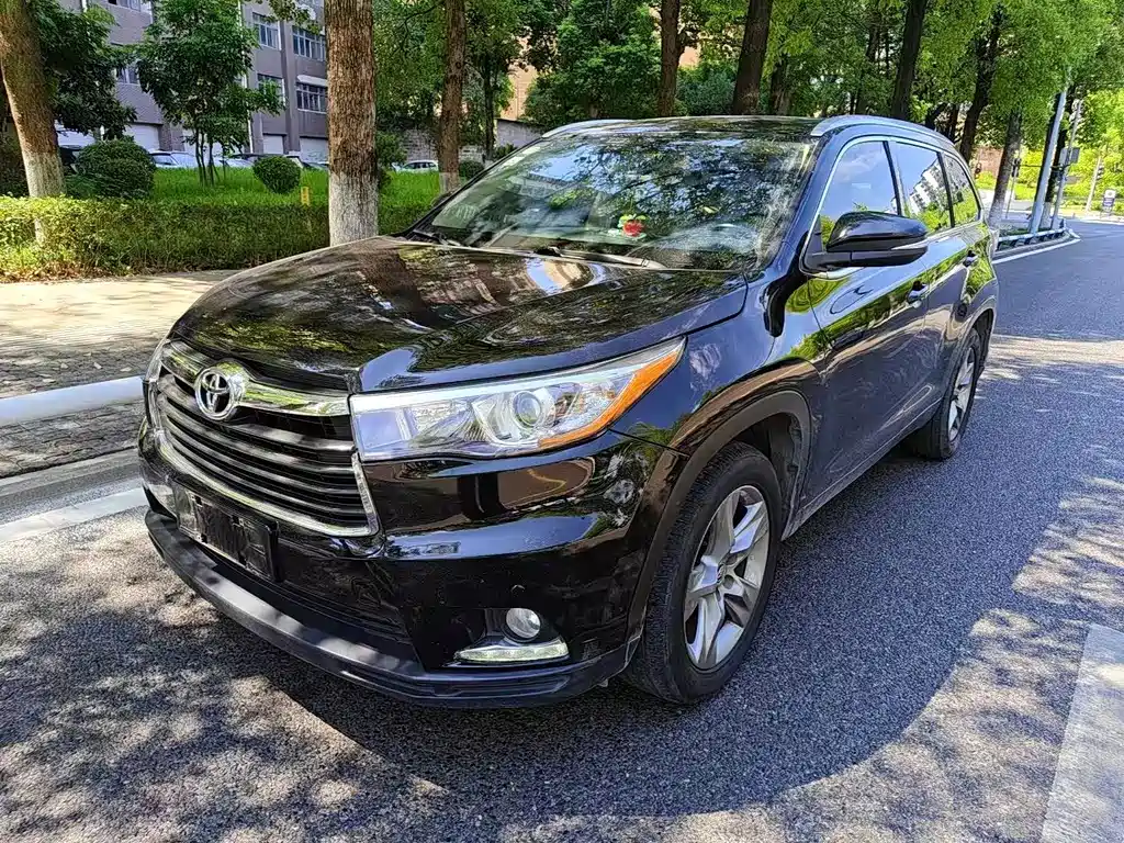 Toyota Highlander 2018 — фото 1