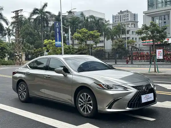 Lexus ES 2023