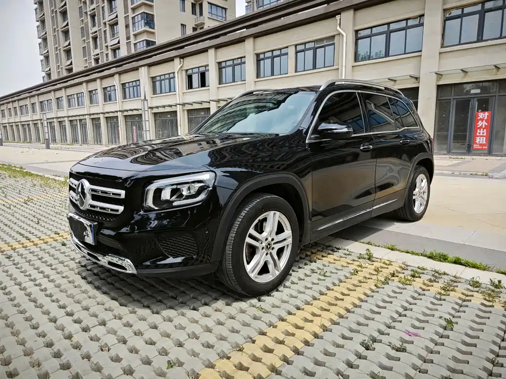 Mercedes-Benz GLB 2023