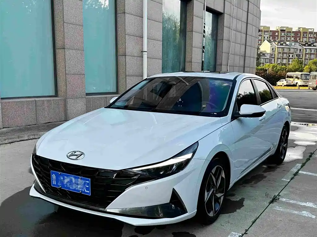Hyundai Elantra 2022 — фото 1