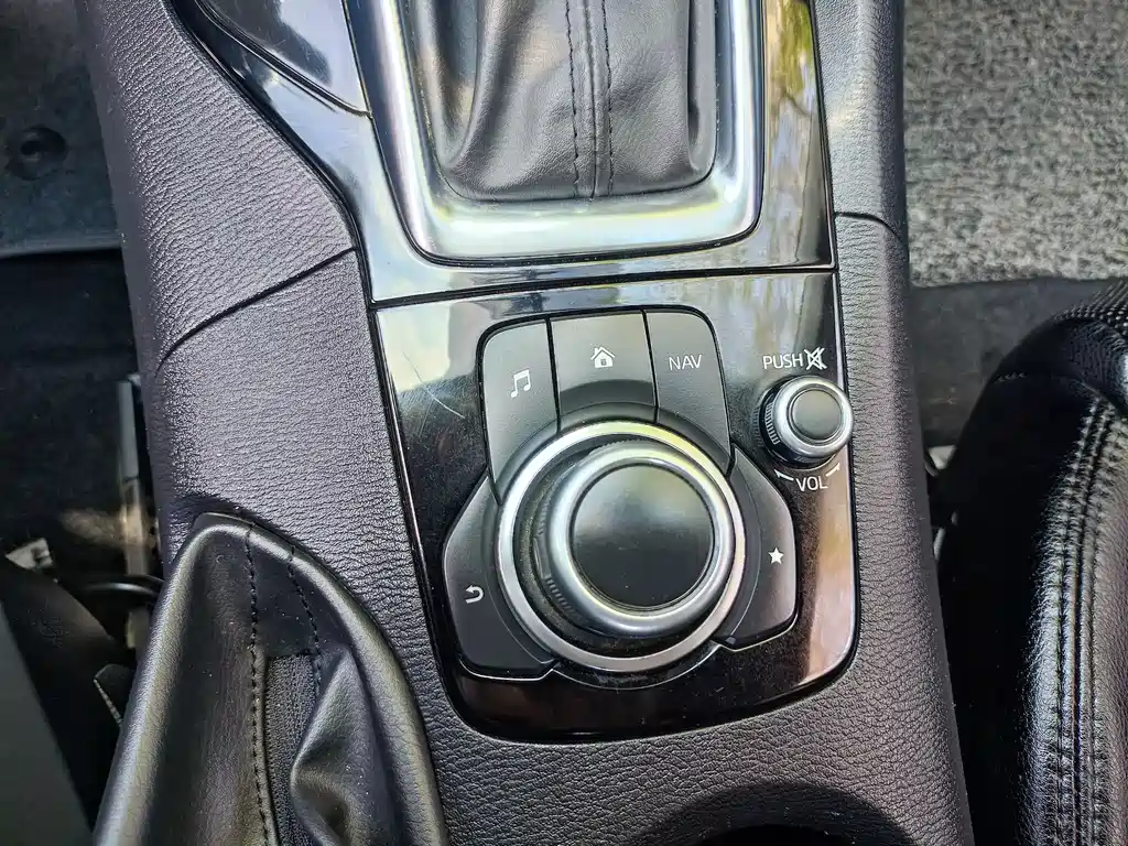 Mazda 3 Axela 2017 — фото 24