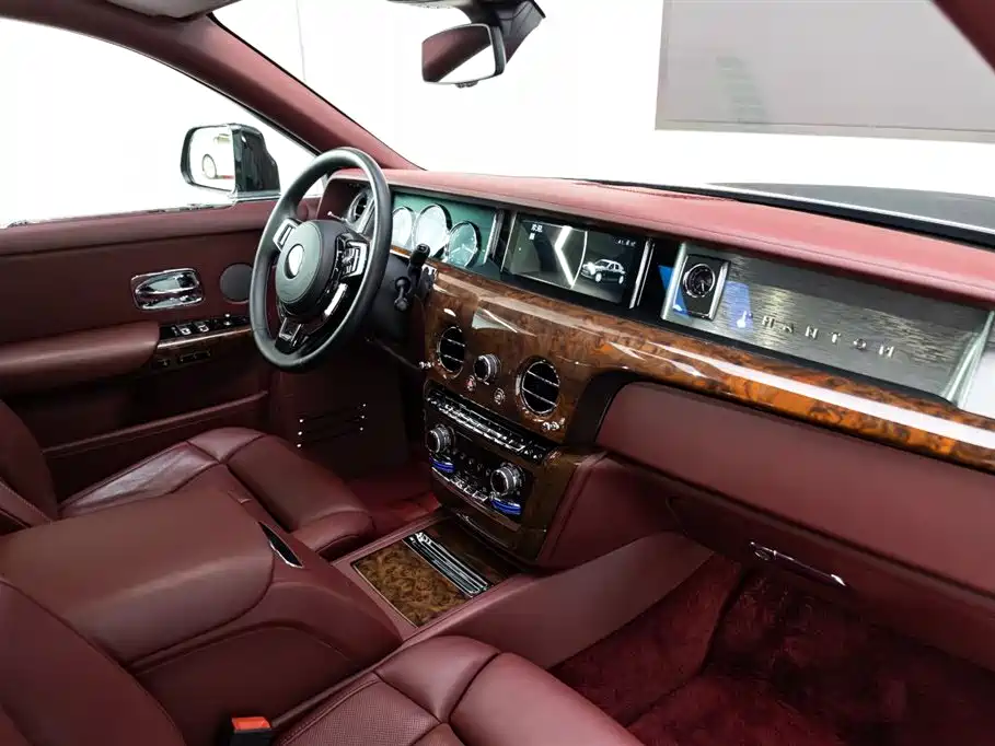Rolls-Royce Phantom 2019 — фото 19