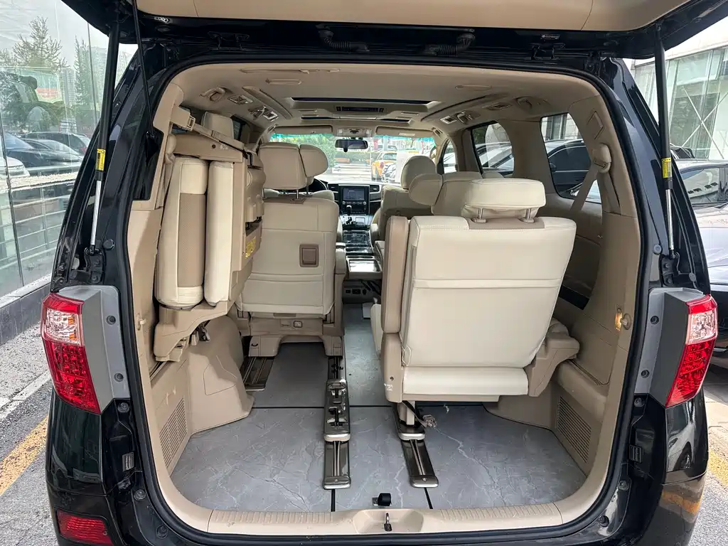 Toyota Alphard 2014 — фото 12