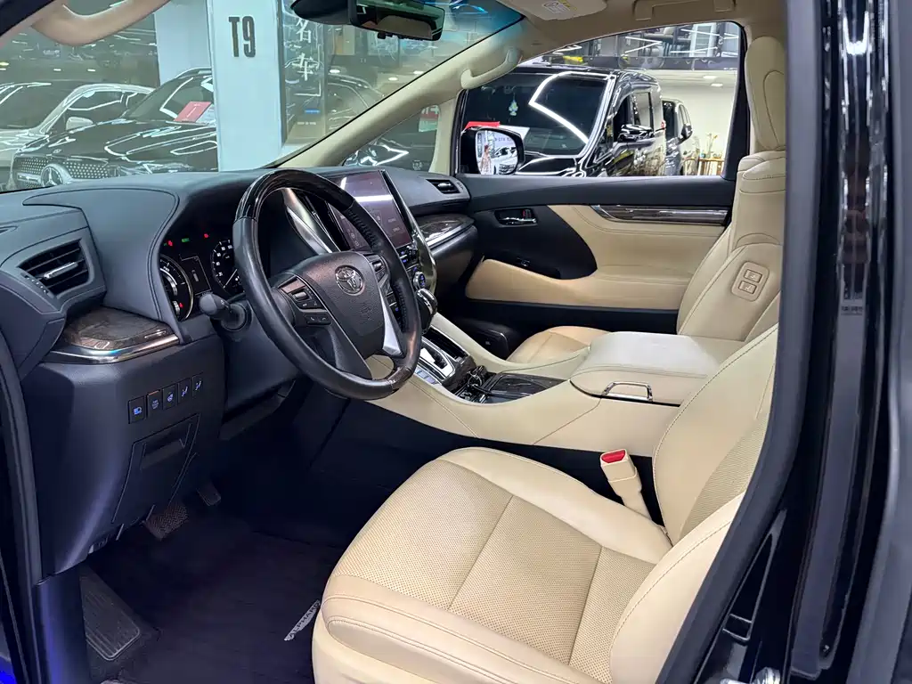 Toyota Alphard 2023 — фото 5