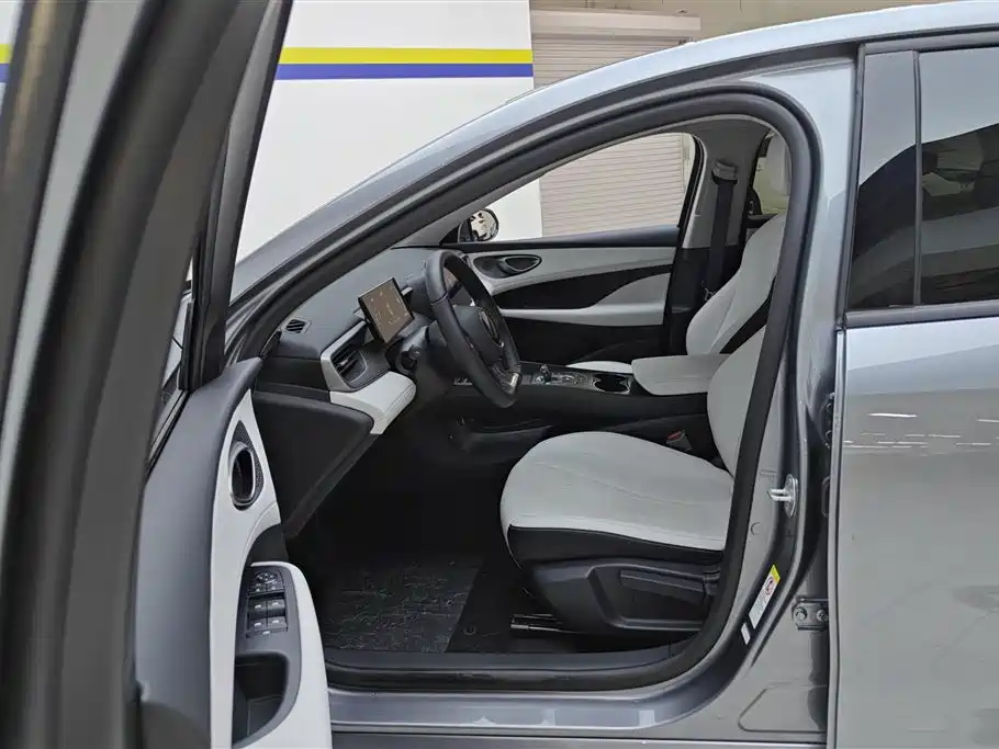 BYD Seal 05 DM-i 2025 — фото 9