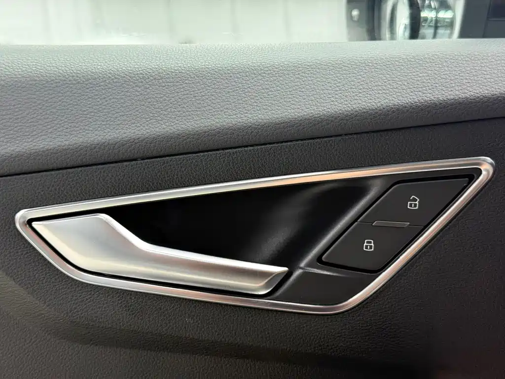 Audi Q2L 2023 — фото 15
