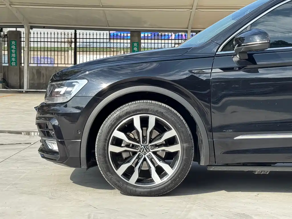 Volkswagen Tiguan L 2021 — фото 3
