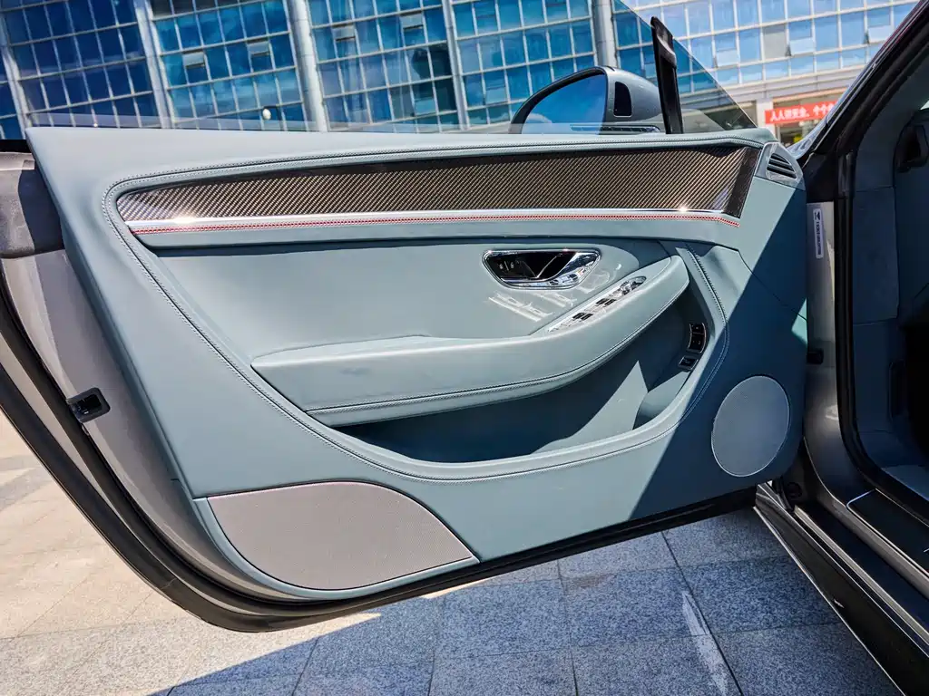 Bentley Continental 2023 — фото 11