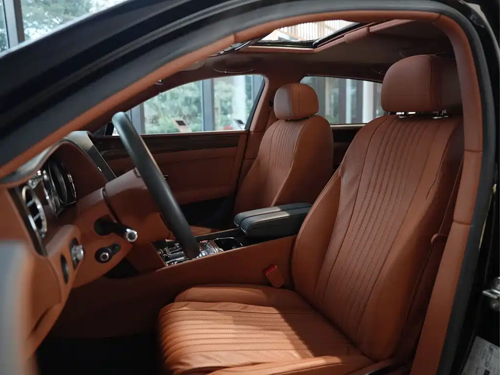 Bentley Flying Spur 2018 — фото 15