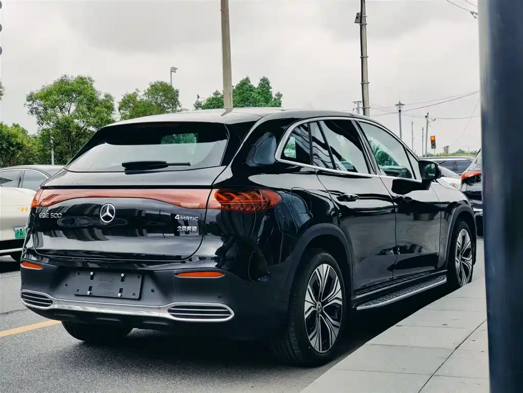 Mercedes-Benz EQE SUV 2025