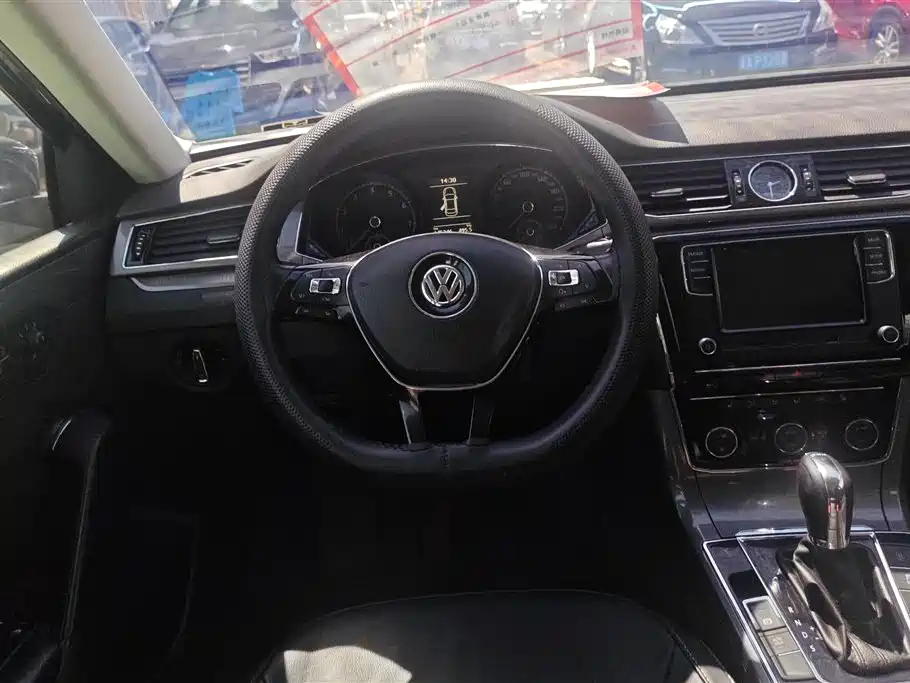 Volkswagen Passat 2017 — фото 15