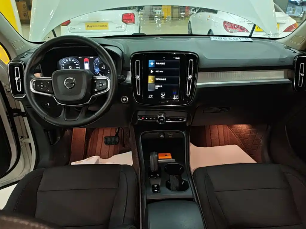 Volvo XC40 2020 — фото 10