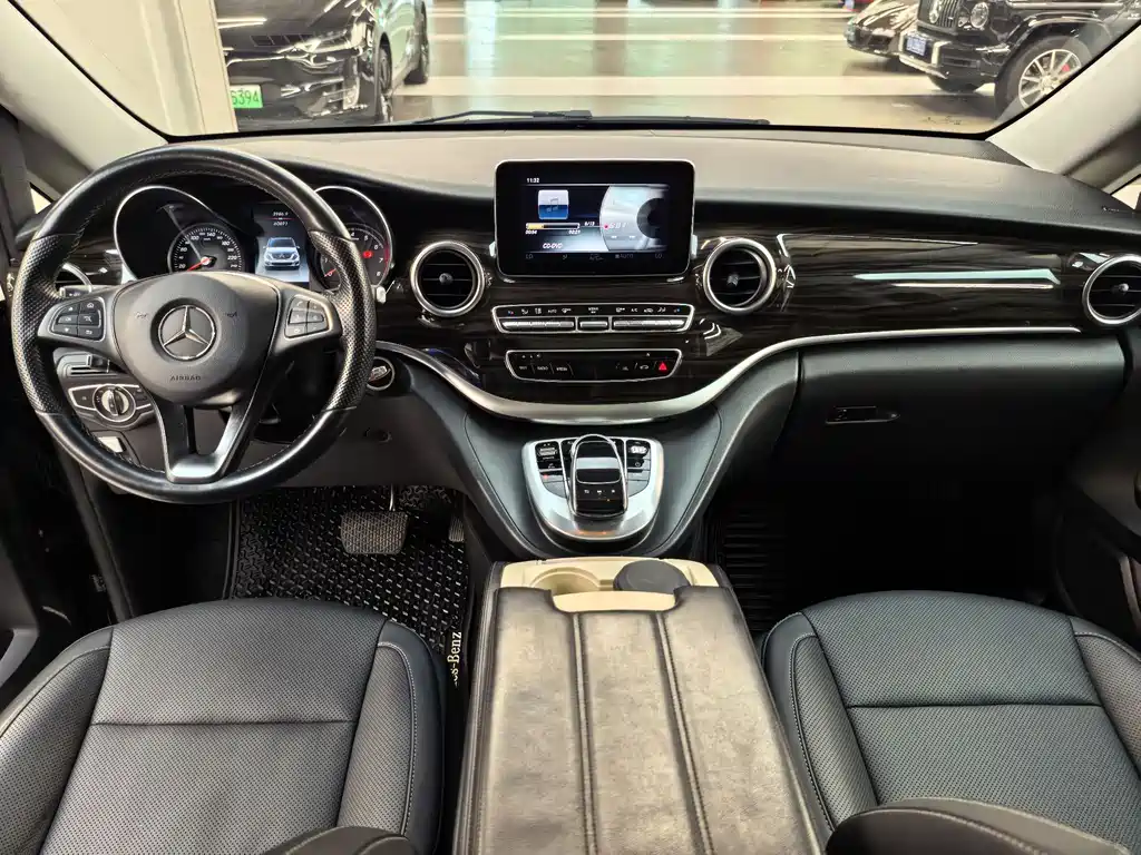 Mercedes-Benz V-Class 2018 — фото 10