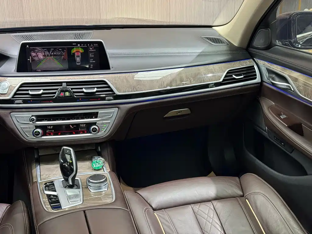 BMW 7 Series 2019 — фото 21