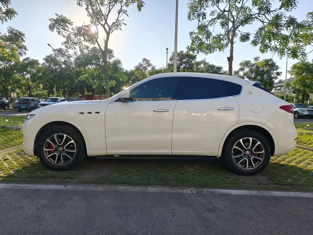 Maserati Levante 2017 — фото 9