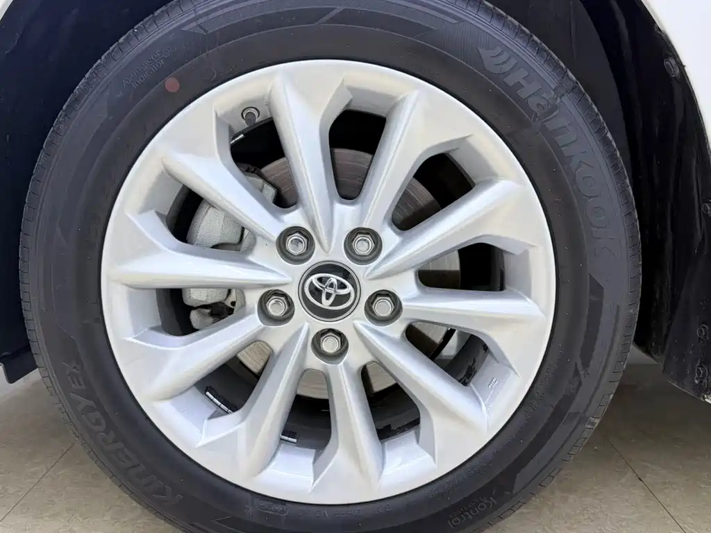 Toyota Corolla 2023 — фото 23