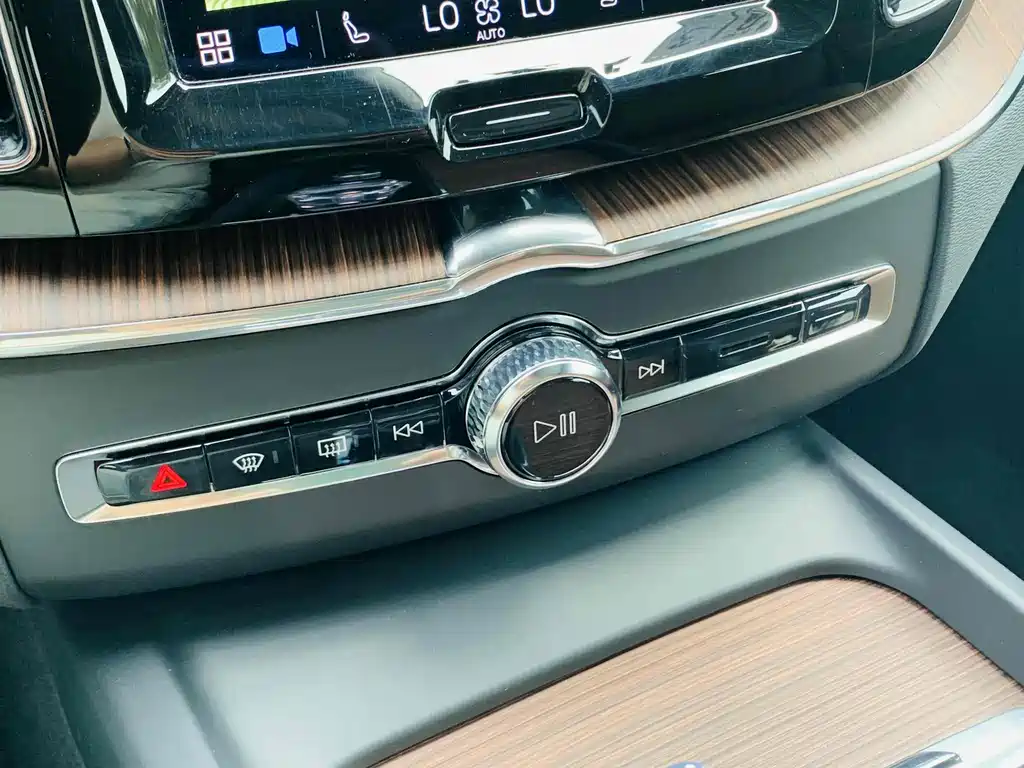 Volvo XC60 PHEV 2024 — фото 29