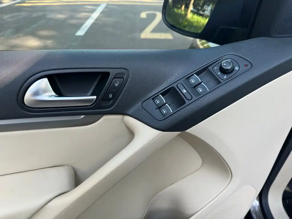 Volkswagen Tiguan 2015 — фото 16