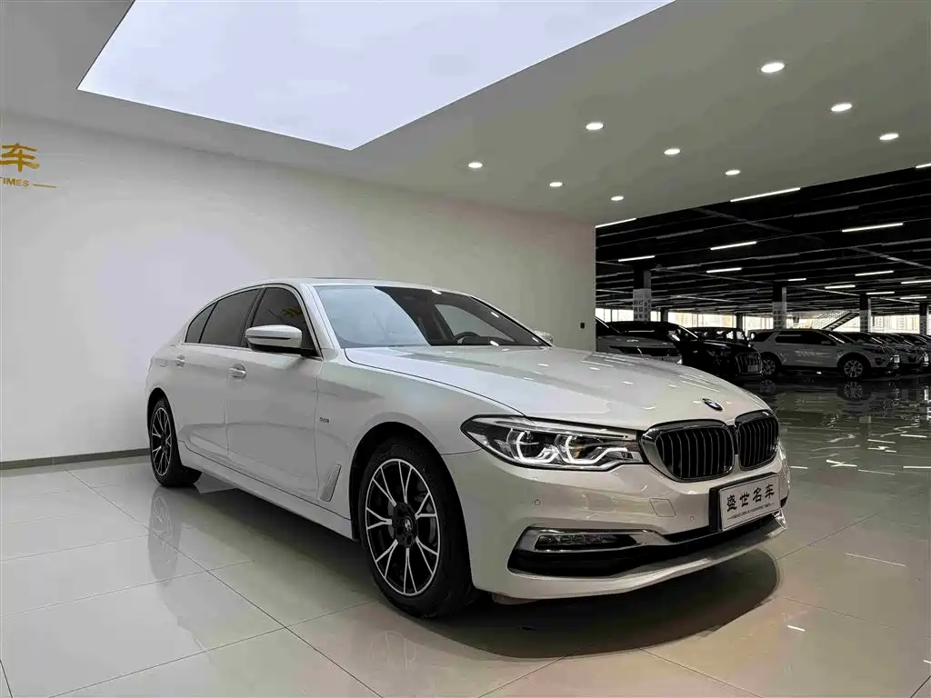 BMW 5 Series 2018 — фото 4