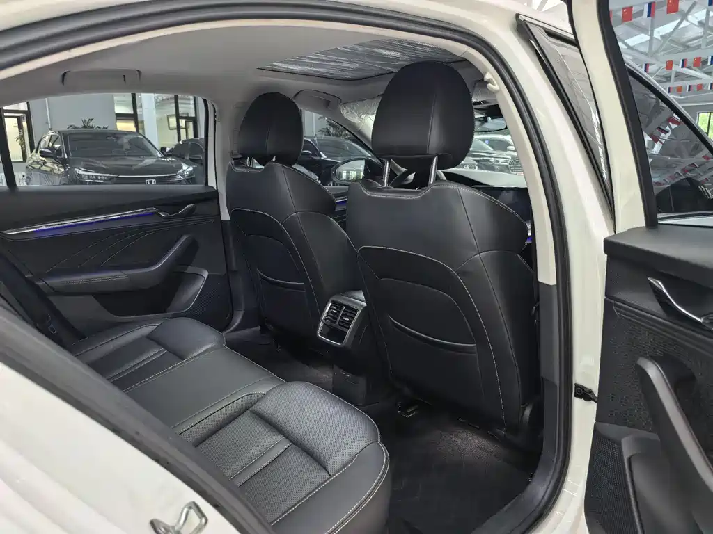 Skoda Octavia 2022 — фото 12