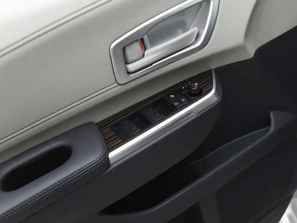 Toyota Sienna 2023 — фото 13