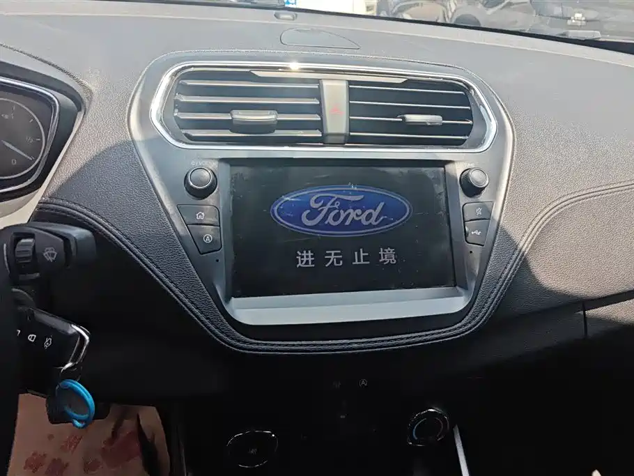 Ford Escort 2019 — фото 13