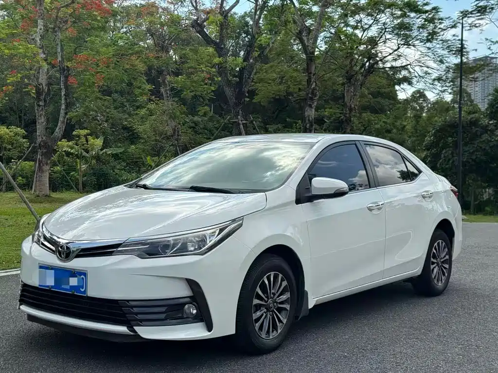 Toyota Corolla 2017 — фото 1