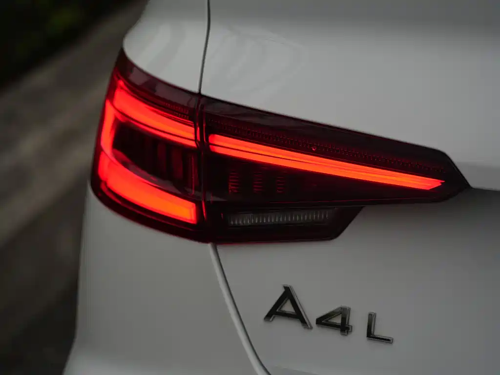 Audi A4L 2019 — фото 12