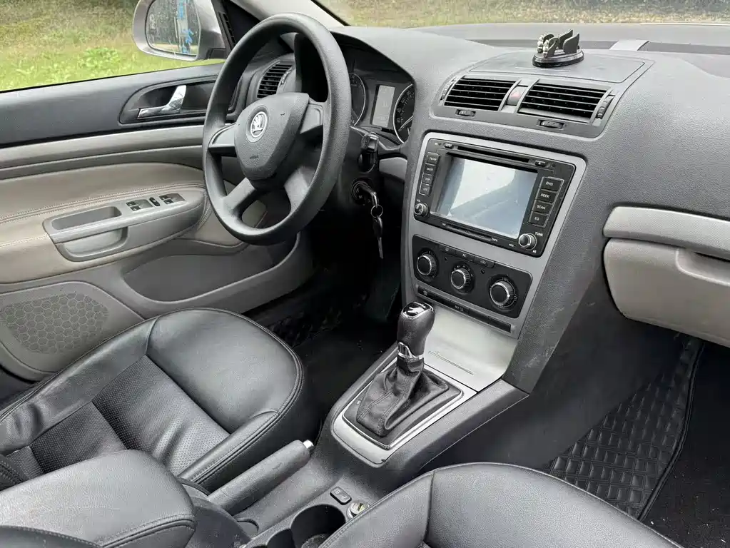 Skoda Octavia 2011 — фото 12