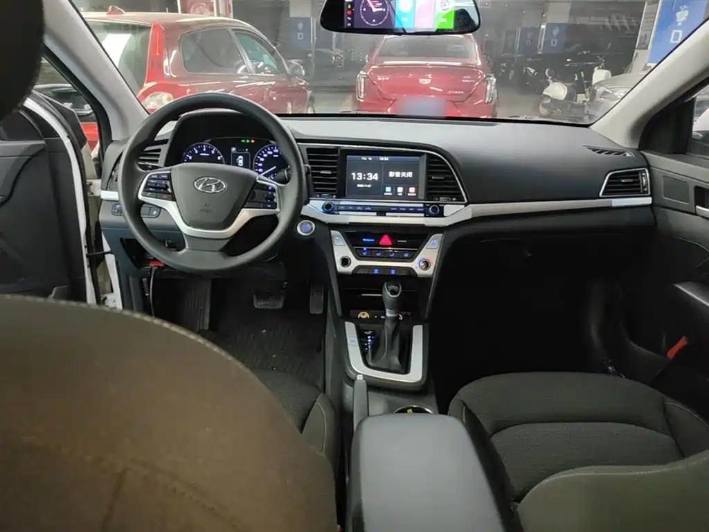 Hyundai Elantra 2016 — фото 10