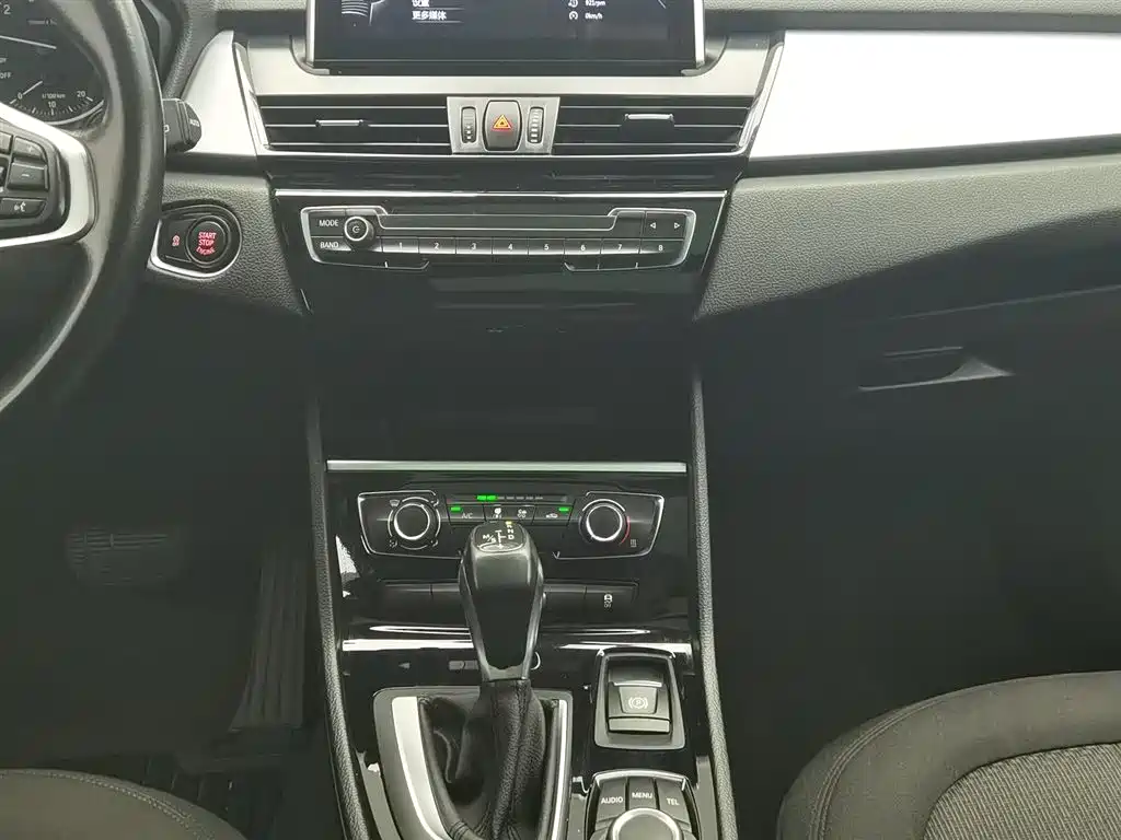 BMW 2 Series Active Tourer 2017 — фото 12