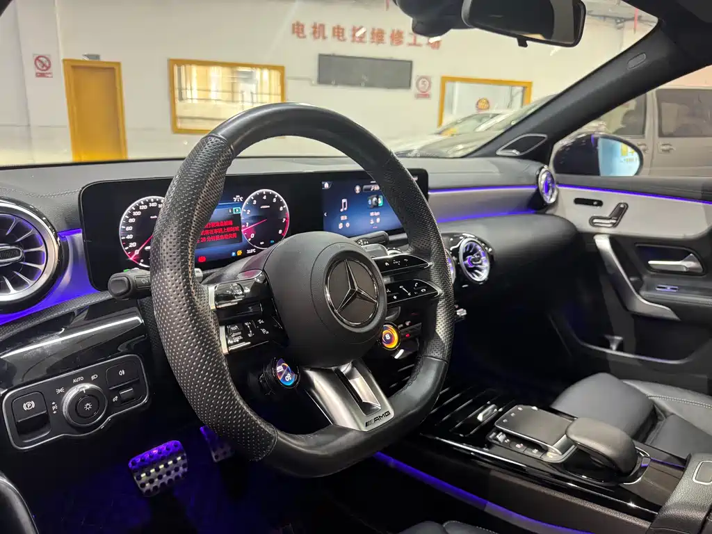 Mercedes-Benz A-Class AMG 2024 — фото 17