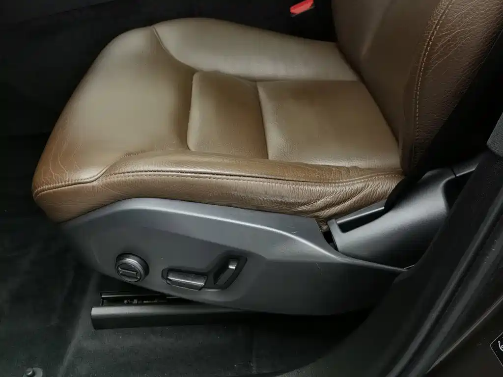 Volvo XC60 2020 — фото 20