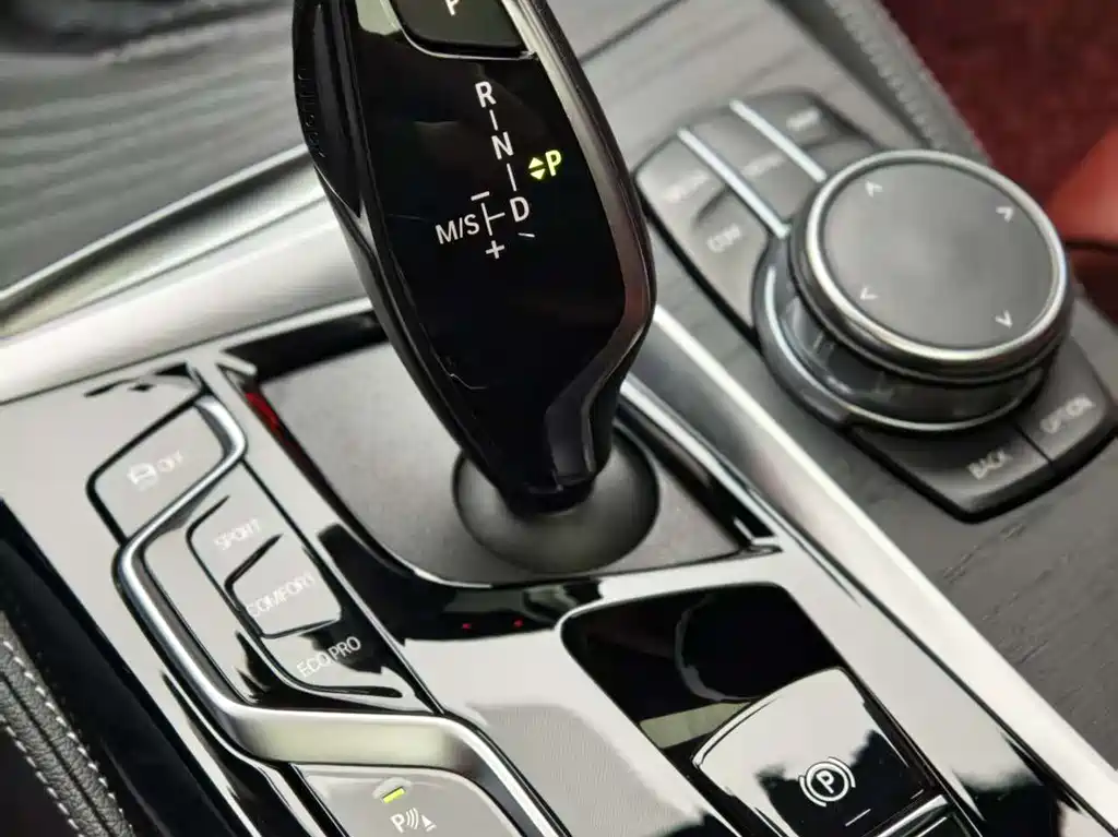BMW 5 Series 2023 — фото 17